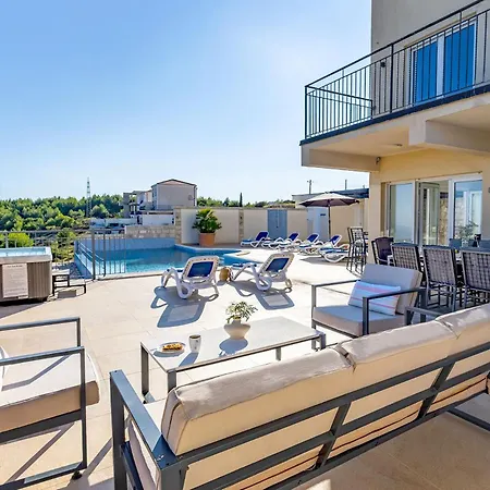 Вилла Luxury Olive With Pool And Jacuzzi Near Dubrovnik Ivanica