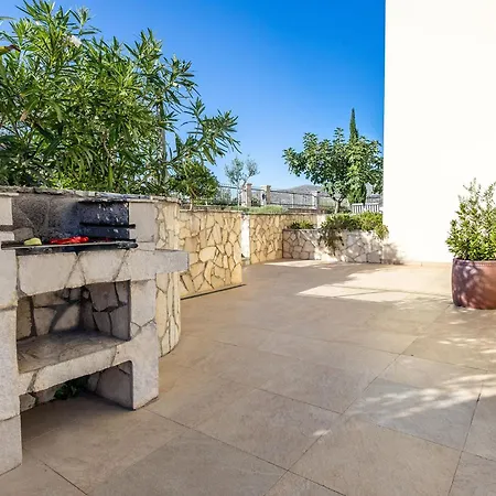 Вилла Luxury Olive With Pool And Jacuzzi Near Dubrovnik Ivanica